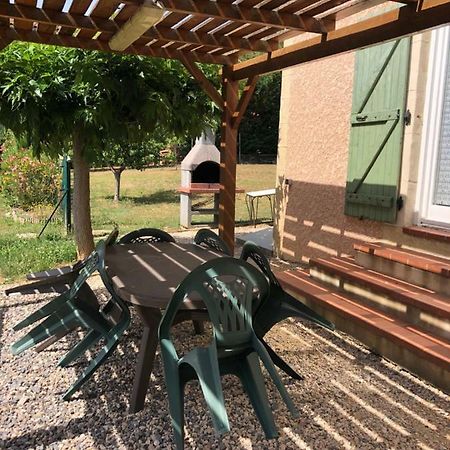 gîte au soleil Euzet Extérieur photo