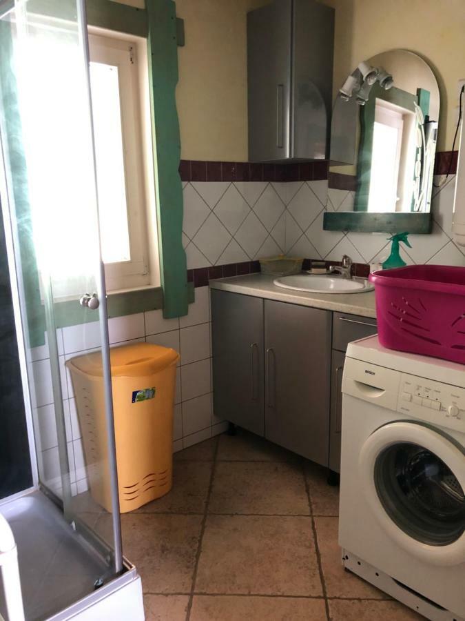 gîte au soleil Euzet Extérieur photo