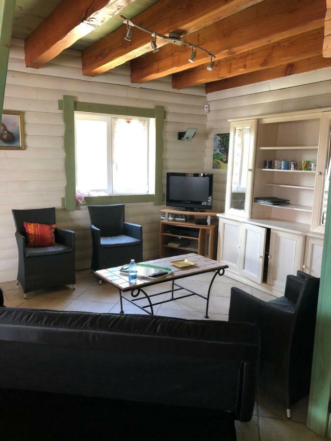 gîte au soleil Euzet Extérieur photo