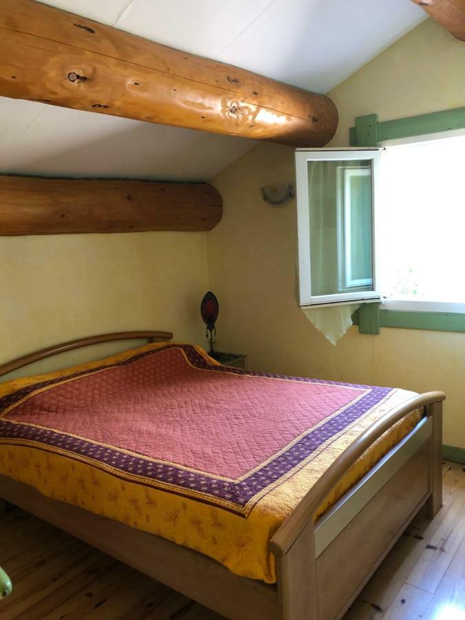 gîte au soleil Euzet Extérieur photo